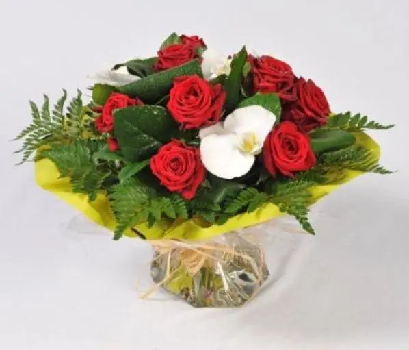 BOUQUET CERISE AVEC ORCHIDEE