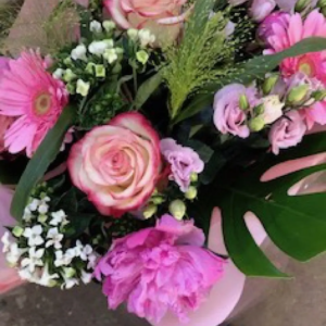 BOUQUET DE FLEURS DE SAISON TONS PASTEL