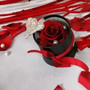 ROSE STABILISEE DANS SA BOÎTE NOIRE UNIFLEUR