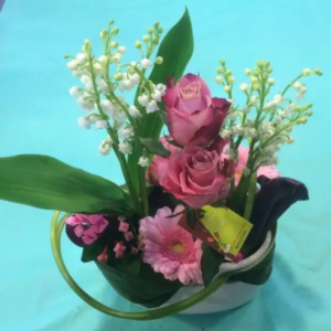 COMPOSITION MUGUET ET FLEURS